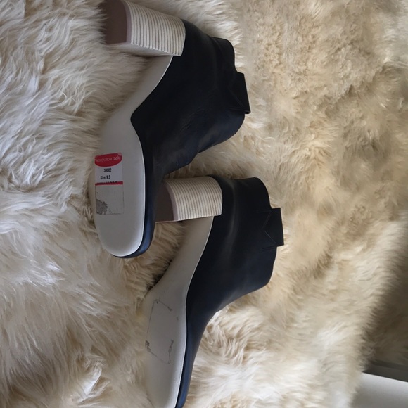 Mercedes Castillo Ankle Boots - Picture 7 of 8